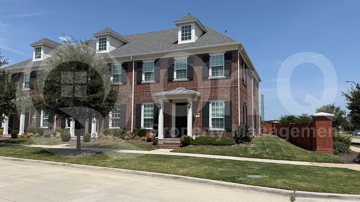 3 bed, 3.0 bath, 2256 sqft, $3,499 — Photo 2