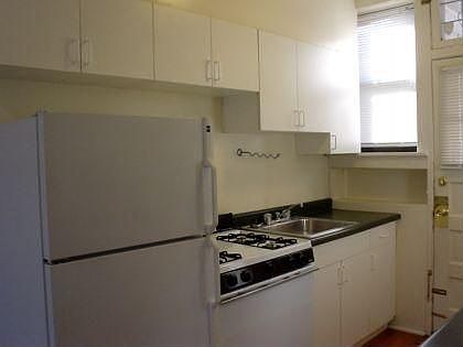 2nd image of 5558 N Lakewood Ave APT 3J