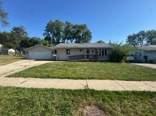 102 Grow Ln, Streamwood, IL 60107