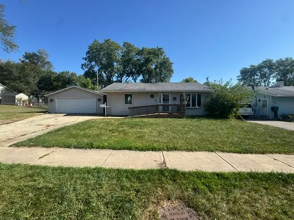 102 Grow Ln, Streamwood, IL 60107