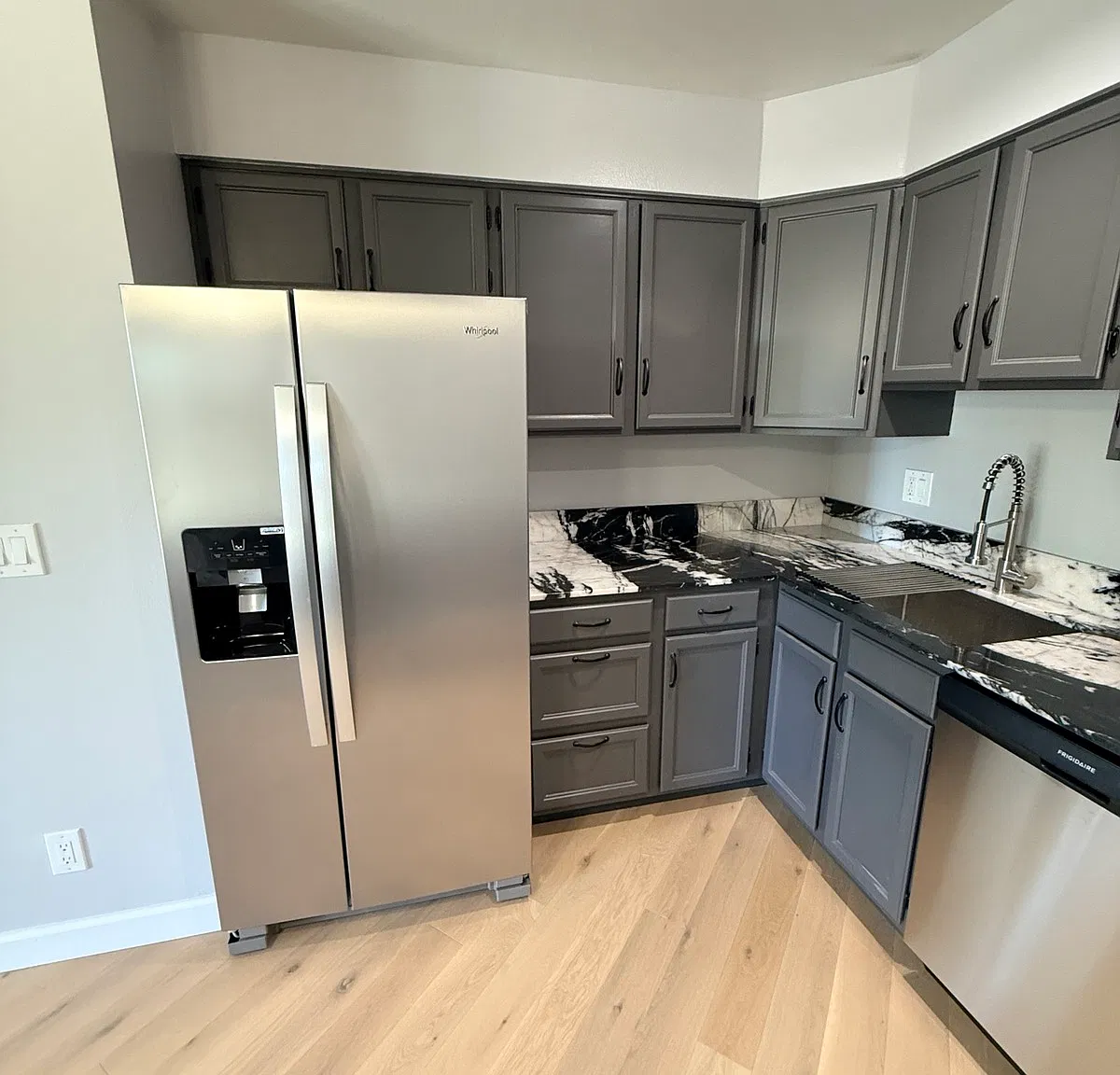 2 bed, 706 sqft, $1,800 — Photo 2