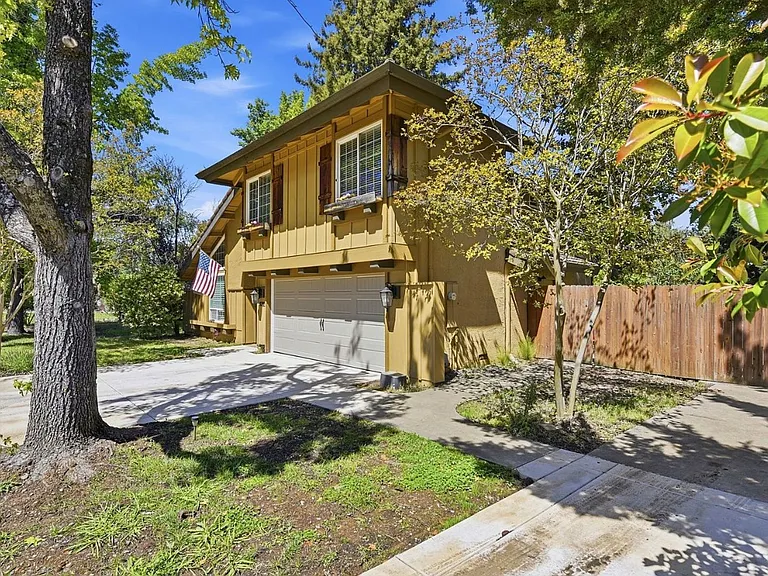 3283 Cambridge Rd — Photo 3
