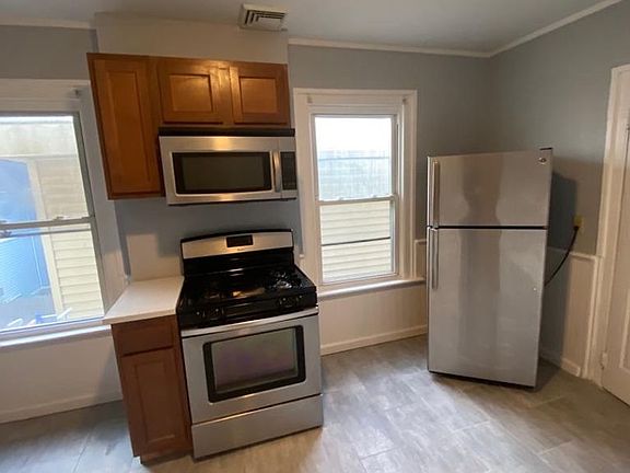 5th image of 176 Wolcott St #2