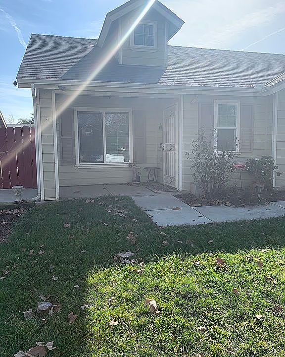2nd image of 231 E Carpenter Ave