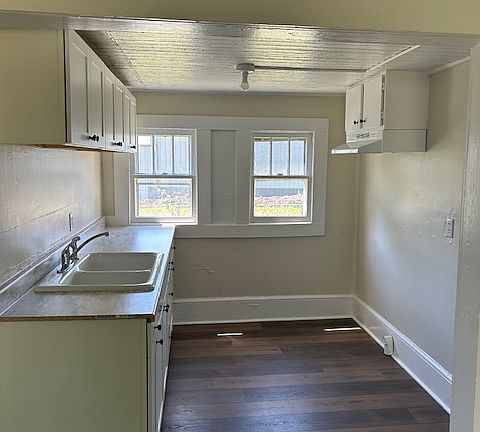 5th image of 302 Ridgeway Pl