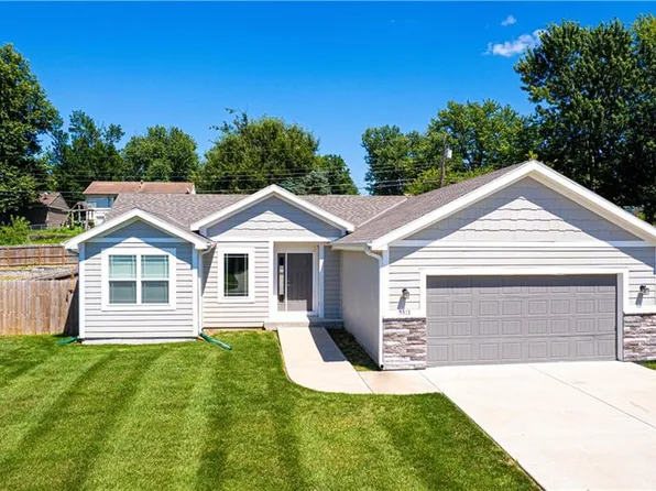5313 Crystal Dr, Saint Joseph, MO 64503
