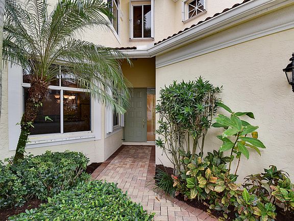 2nd image of 107 Palm Bay Dr APT B