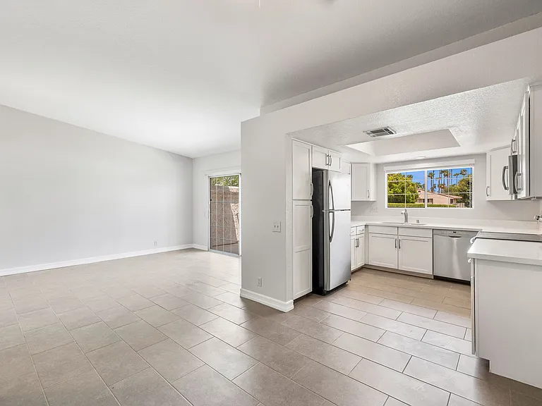 505 S Farrell Dr #D20 — Photo 11