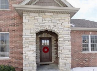 3905 Brookline Ln, Bloomington, IL 61705