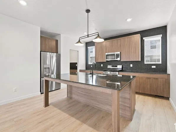 2328 W Magnolia Ln #102, Roy, UT 84067
