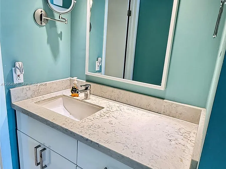 855 Euclid Ave #402 — Photo 16