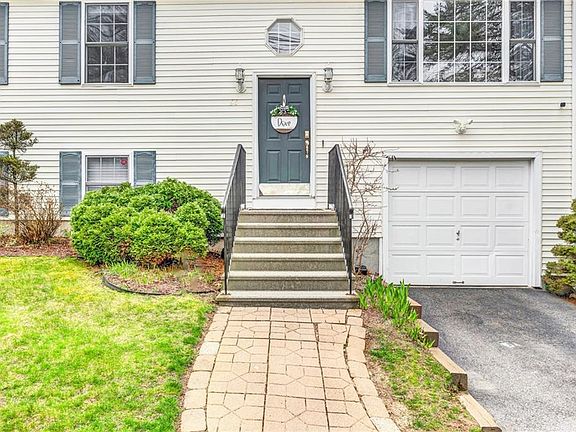 4th image of 90 Enfield St