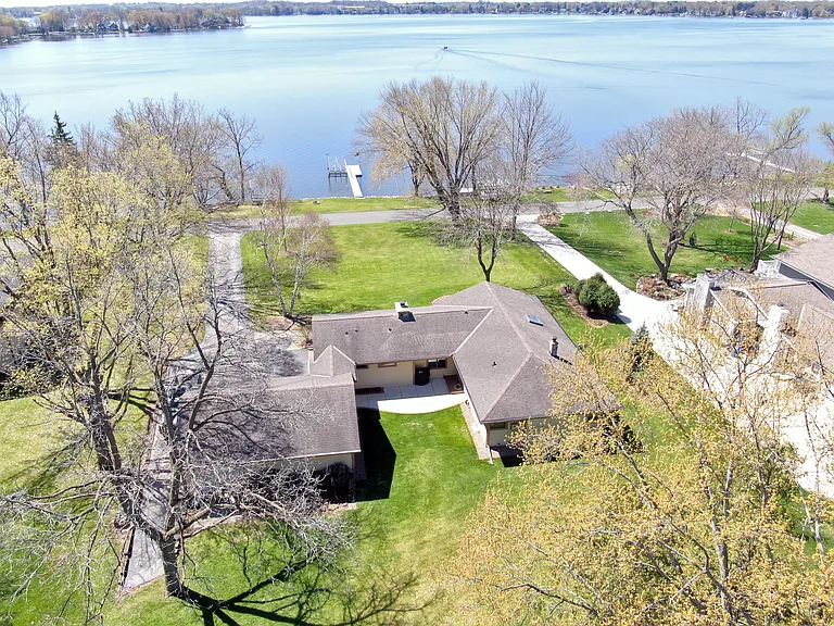 202 Lac La Belle Dr — Photo 26
