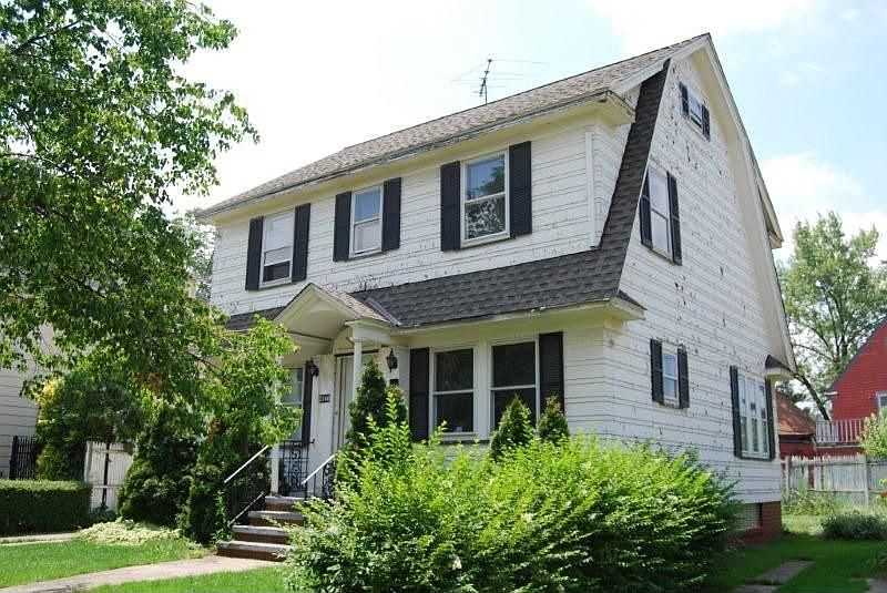 2nd image of 3160 E 137th St