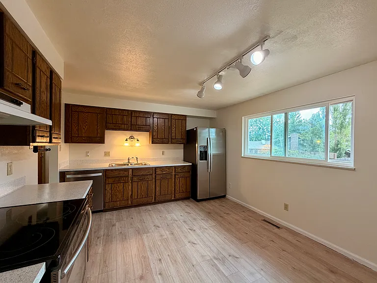 1408 Brookfield Dr — Photo 6