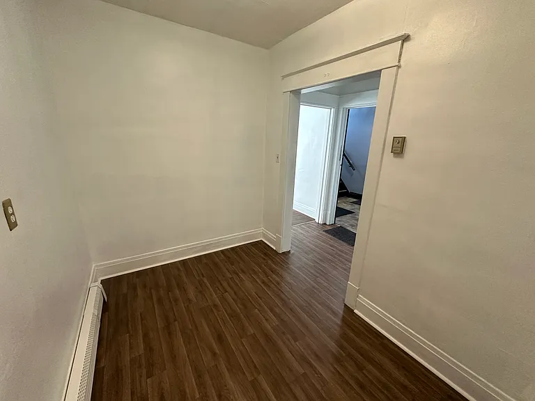 422 Skillen St #10 — Photo 5