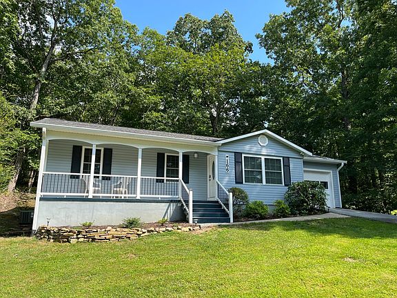 3rd image of 166 Lakeshire Dr