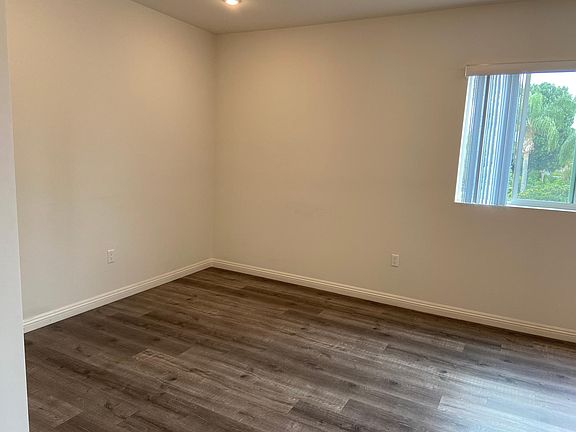3rd image of 14143 Burbank Blvd #205