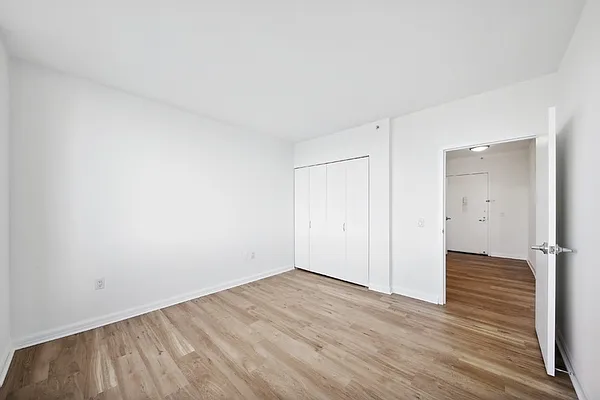 Rented by Greystar | media 6