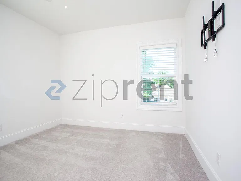 139 W Deaderick St — Photo 33