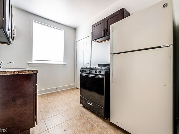 1415 W 80th St Apartments Chicago Kitchen_01