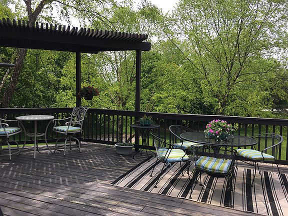 roomy outdoor entertaining 