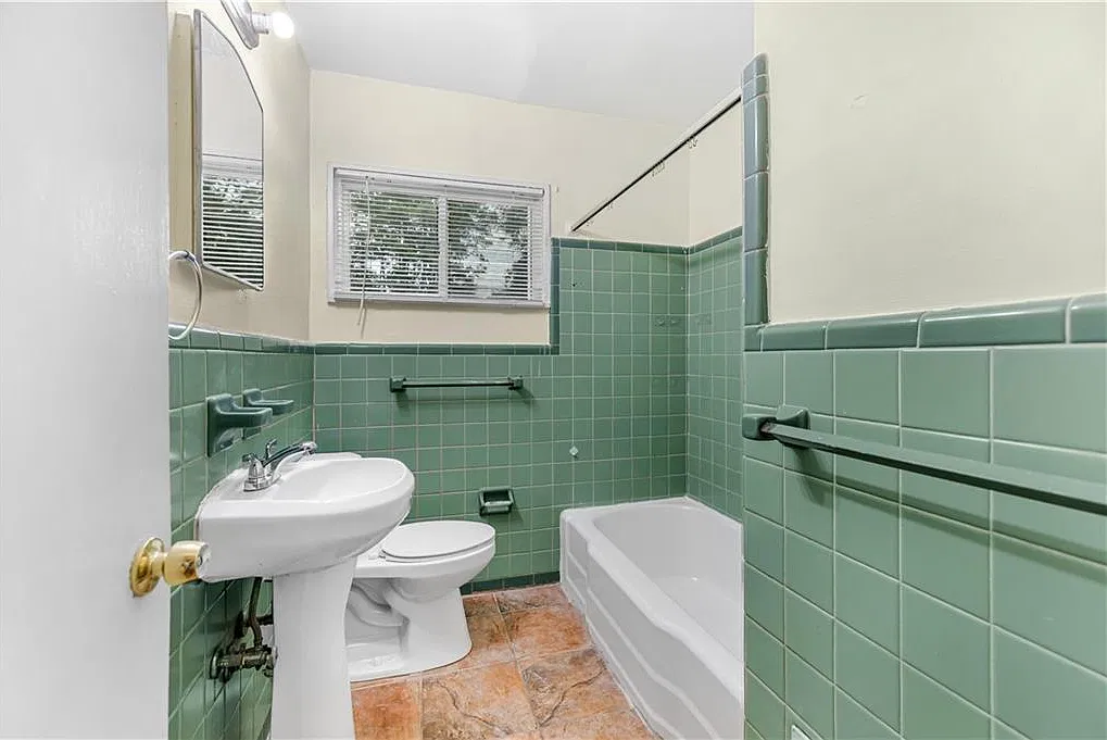 4 bed, 2.0 bath, 1487 sqft, $2,385 — Photo 4