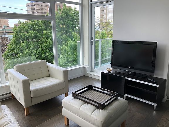 2nd image of 2550 Spruce St #402