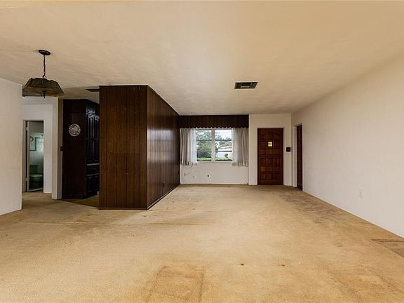 4th image of 9501 Sun Isle Dr NE