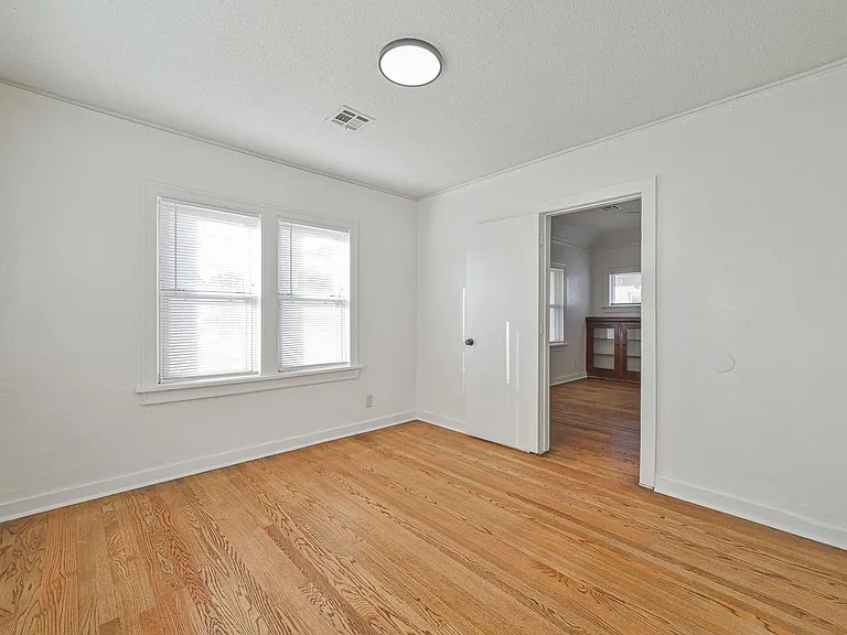 1805 NW 29th St — Photo 14