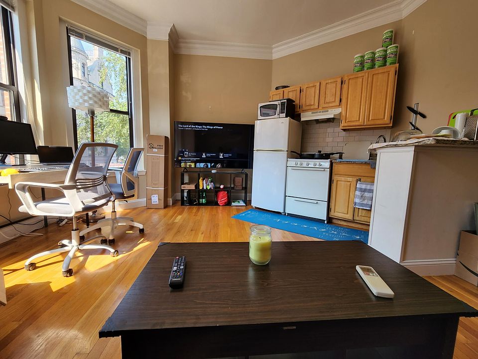 2nd image of 520 Columbus Ave #5FR