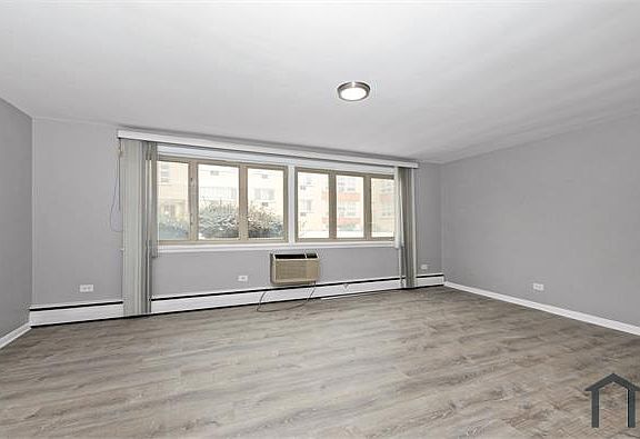 2nd image of 1826 W 107th St #6-G
