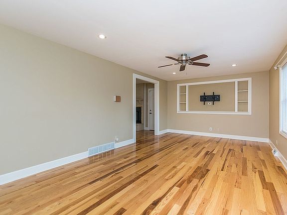 3rd image of 640 Shaftsbury Ct