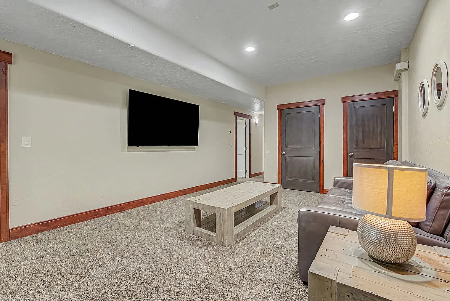 5 bed, 2.0 bath, 2798 sqft, $15,597 — Photo 4