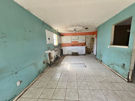 4th image of 951 Vonna Jo Cir