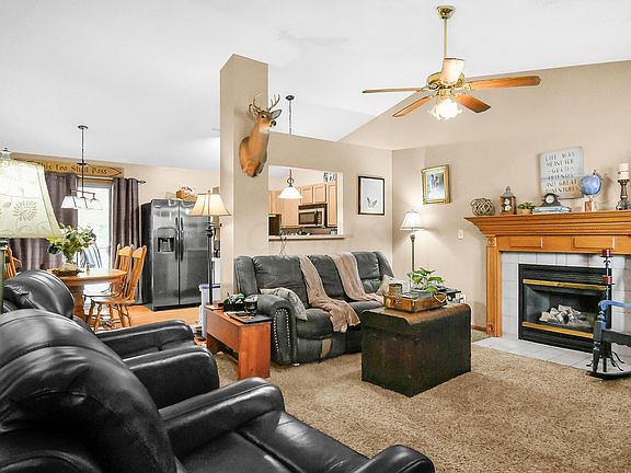 4th image of 2702 Fernwood Ave