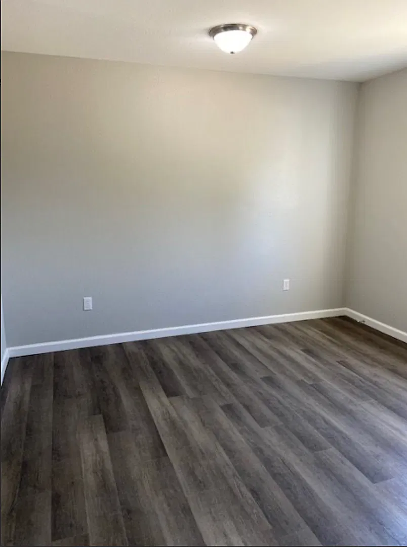 2620 Hickman Road — Photo 4