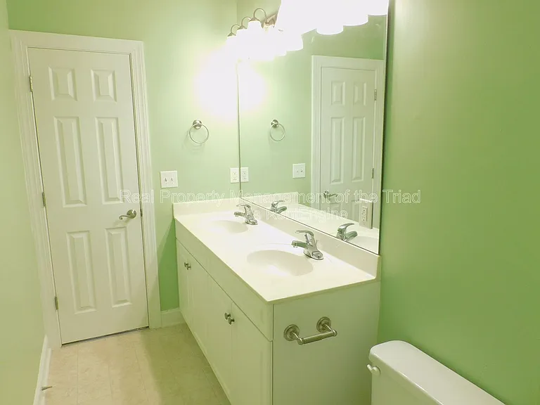 4 Rhododendron Dr — Photo 17