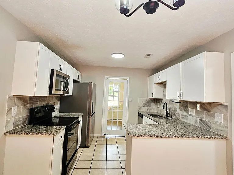 7490 Beverly Dr — Photo 8