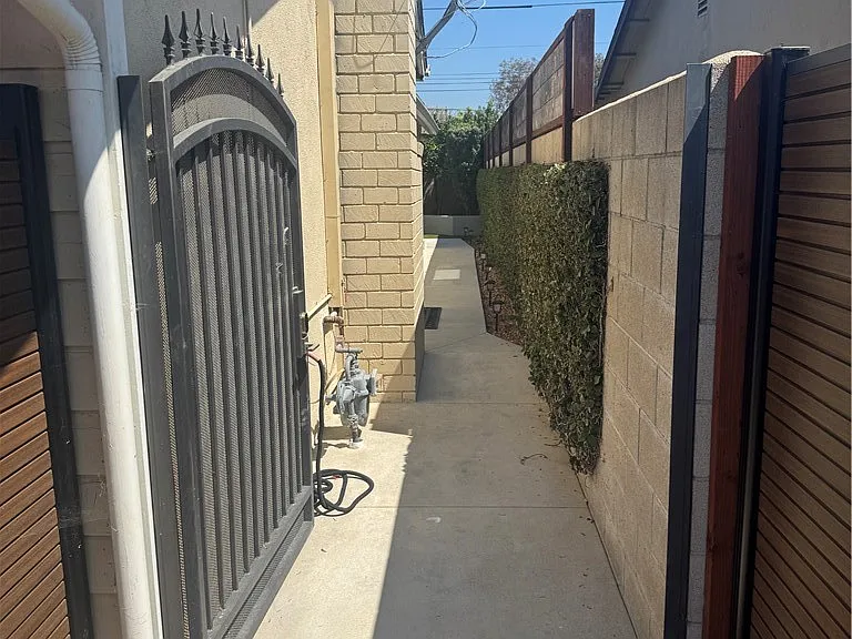 820 Saint Clair St #1 — Photo 2