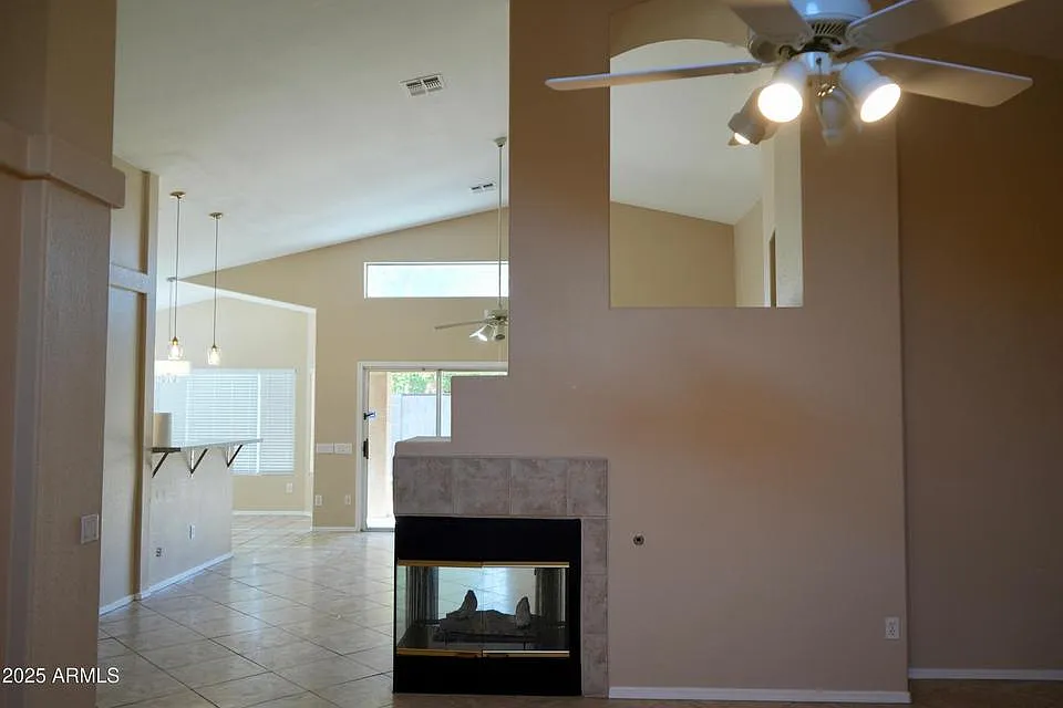 4 bed, 2089 sqft, $2,550 — Photo 3