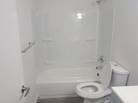 3rd image of 1521 E 38th St APT 4