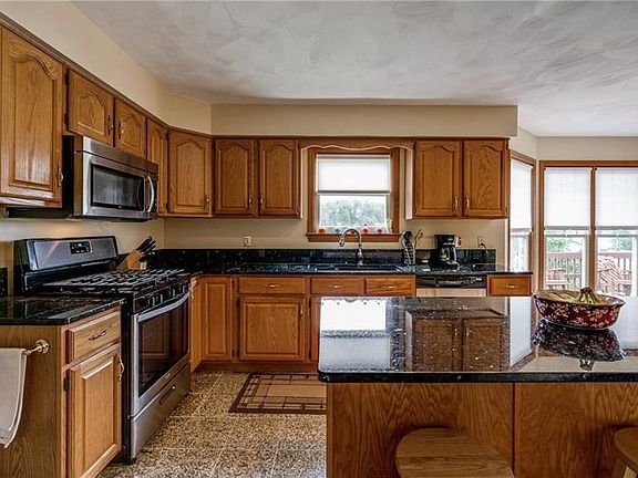 5th image of 141 Cool Springs Ln