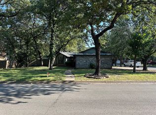 400 Larchmont Way, Azle, TX 76020