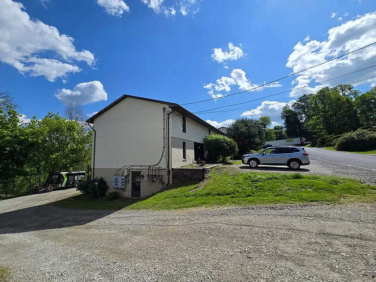103-105 107 Martin Dr — Photo 19