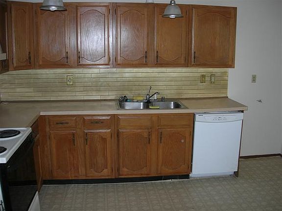 5th image of 1922 Lamont Dr