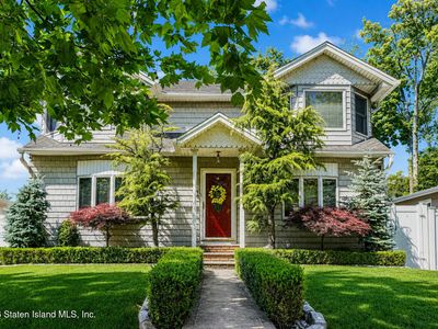 132 Pacific Ave, Staten Island, NY, 10312