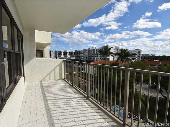 3rd image of 3200 Port Royale Dr N APT 605