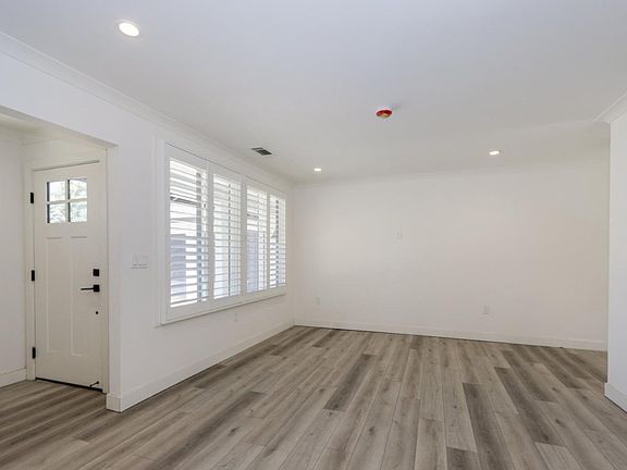 3rd image of 14838 Union Ave