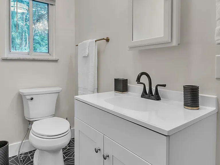 415 Barber Ave — Photo 12